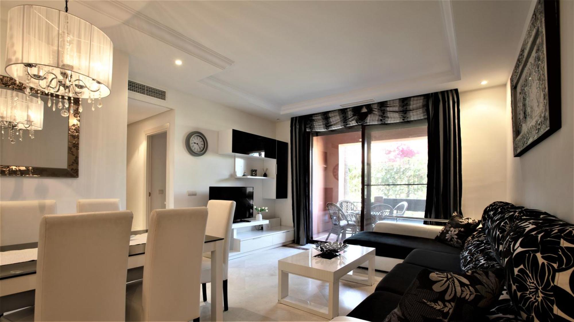 R15 Side 3 Bedroom Flat * Marbella