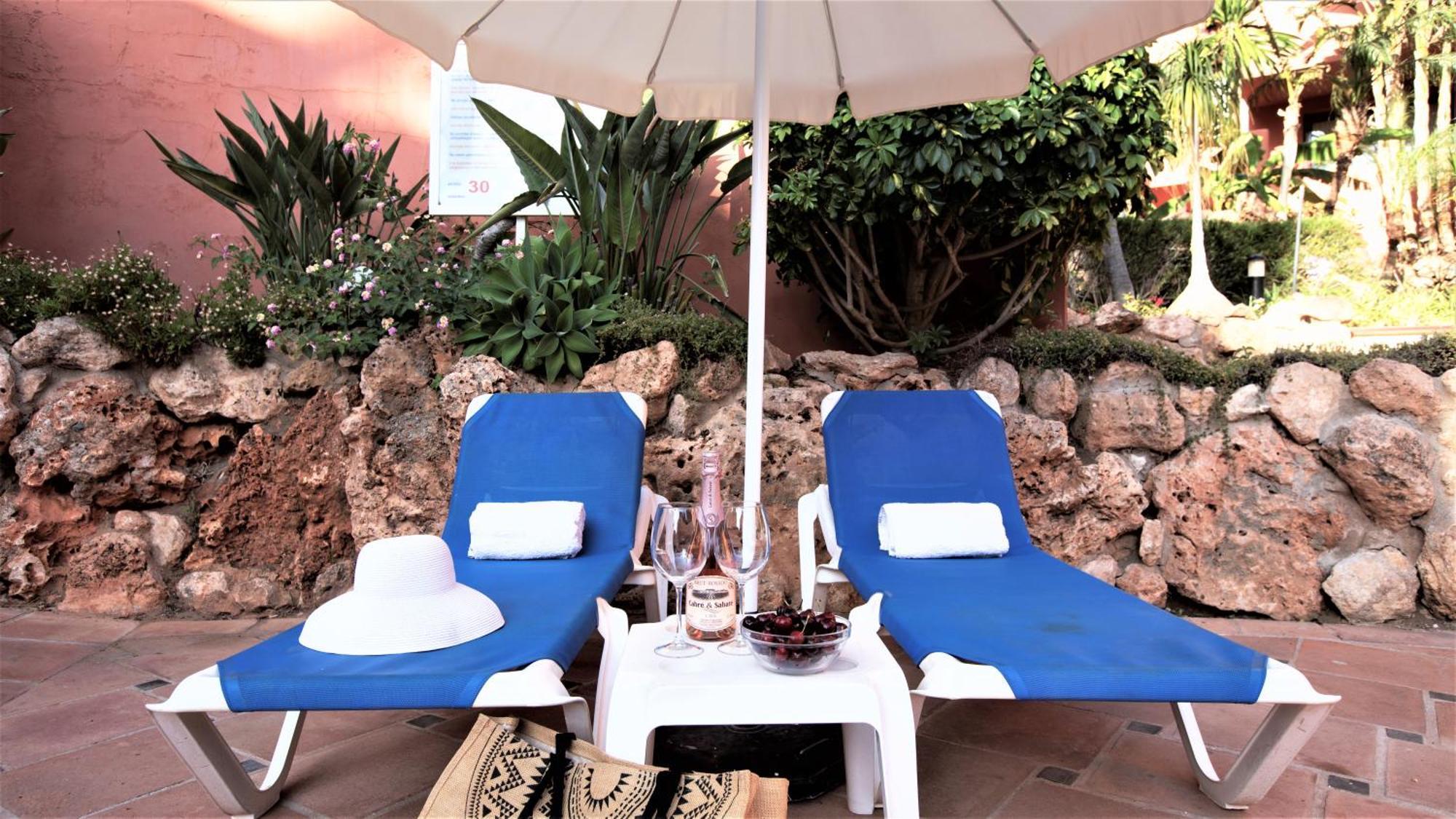 R15 Side 3 Bedroom Flat Apartment *